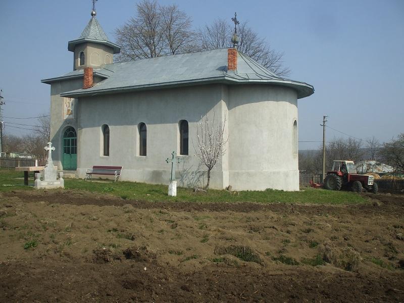 Biserica - vedere exterioară